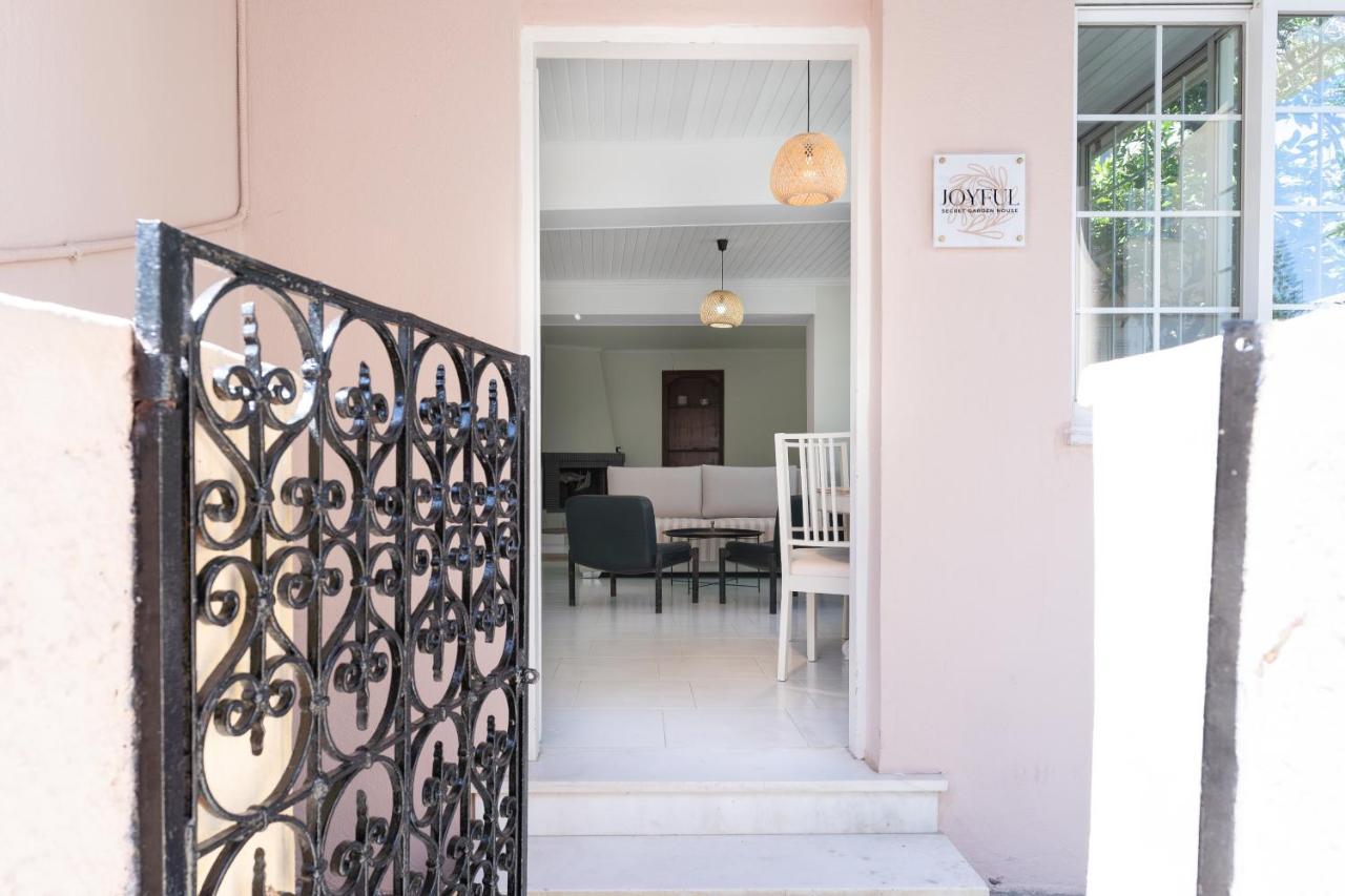 Holiday home Joyful Secret Garden House