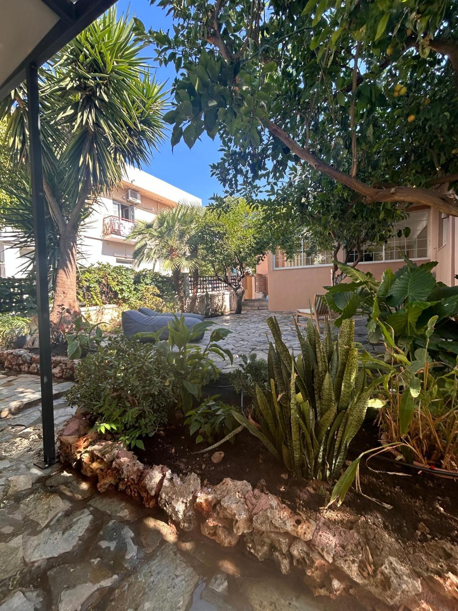 Holiday home Joyful Secret Garden House